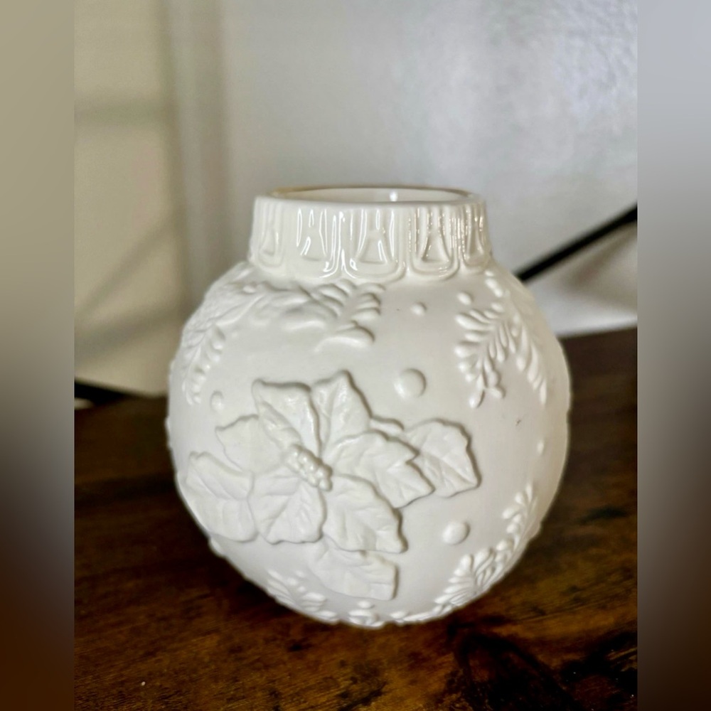 Lenox White Embossed Poinsettia Ceramic Candle Holder